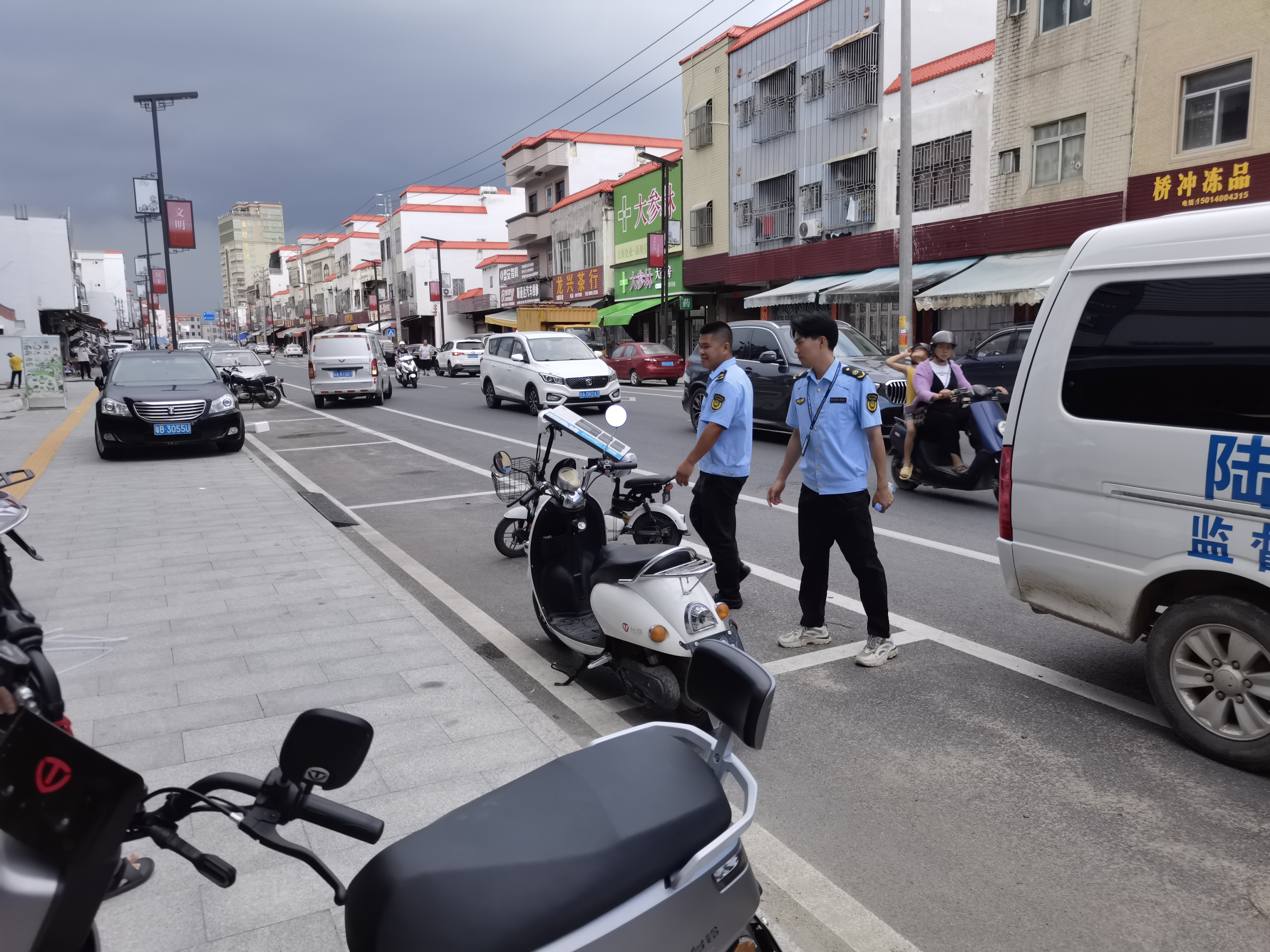 8.16桥冲镇开展交通安全联合整治专项行动.jpg