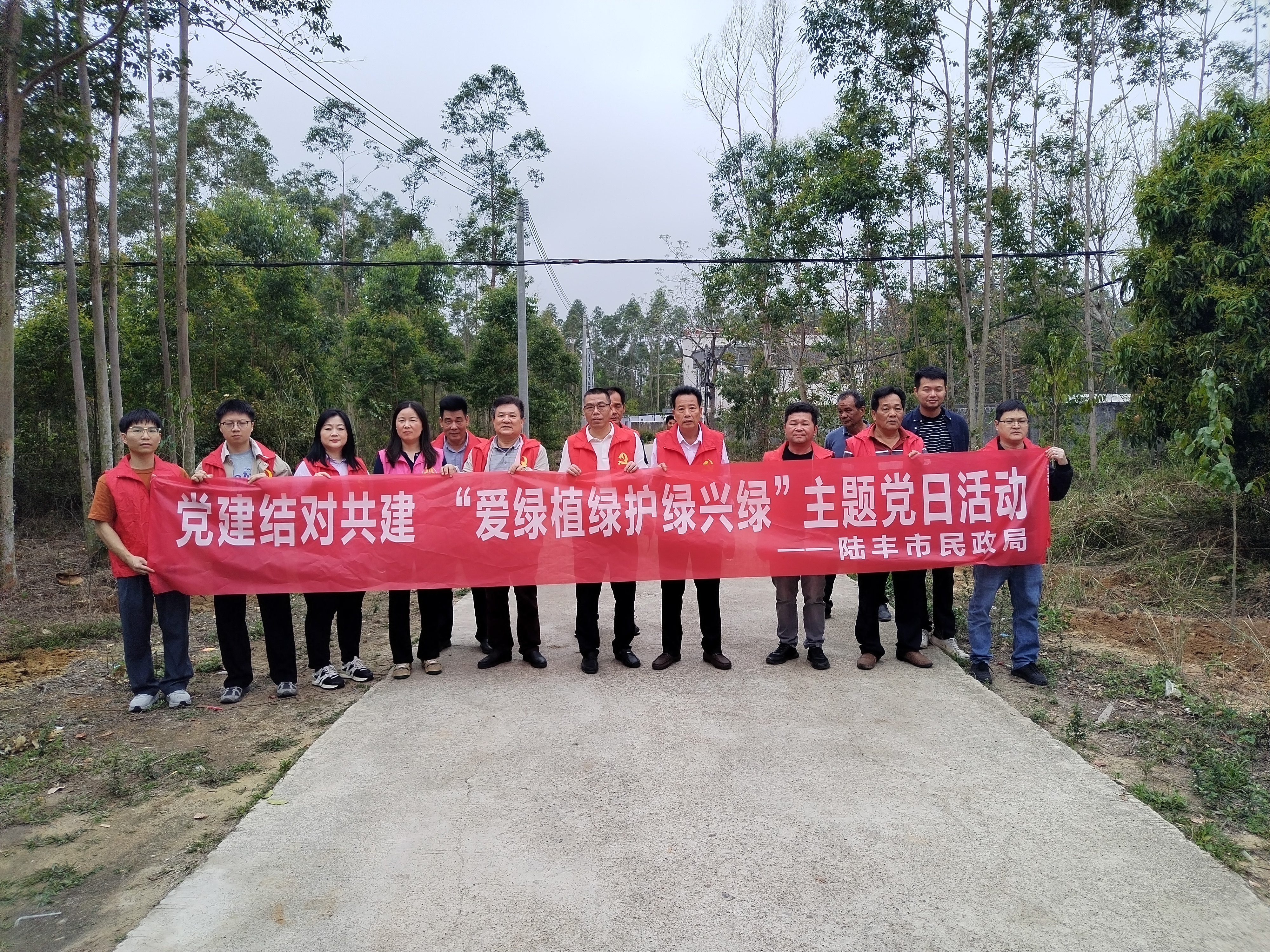 民政简报〔2025〕第7期 市民政局开展党建结对共建“爱绿植绿护绿兴绿”主题党日植树活动(1).doc_2