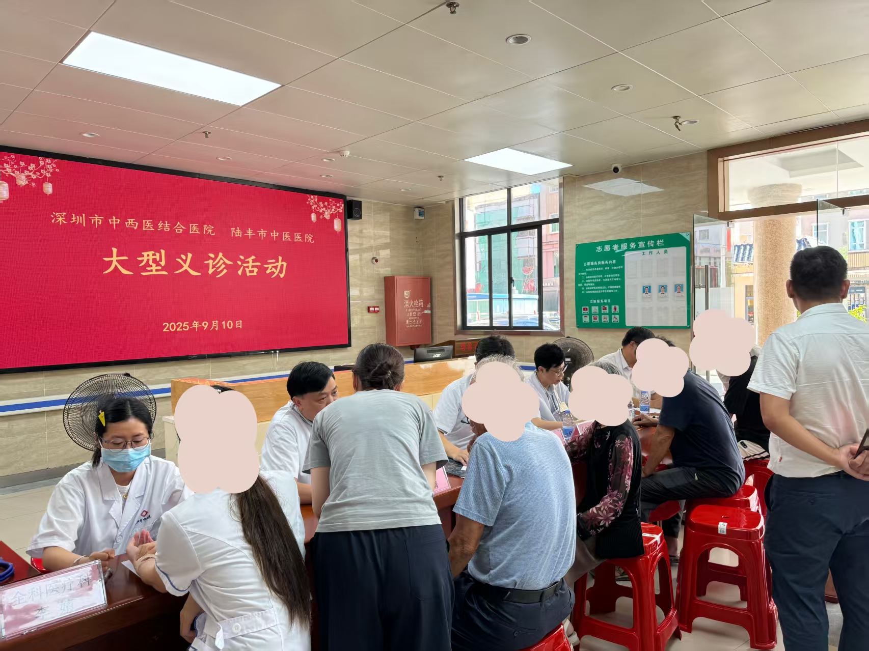 苹果直播
中医医院联合深圳市中西医结合医院开展大型义诊活动.jpg